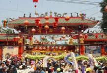 Lễ hội rước kiệu Bà đầy màu sắc ở Bình Dương