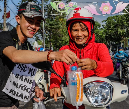 Nhiều dịch vụ miễn phí tại lễ hội chùa Bà Bình Dương