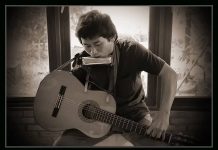 Người thầy khuyết tật mở trường nuôi dạy hàng trăm trẻ mồ côi ở Bến Cát