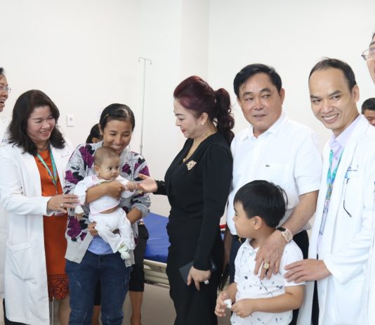 Quỹ từ thiện của gia đình đại gia Huỳnh Uy Dũng tài trợ mổ tim và não úng thuỷ miễn phí