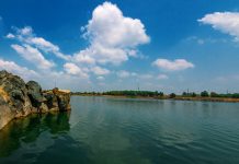 Vẻ đẹp “ma mị” của hồ đá “tử thần” làng đại học Dĩ An