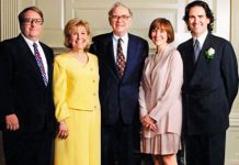 Warren Buffett làm gì để con ngoài 20 tuổi mới biết nhà mình giàu