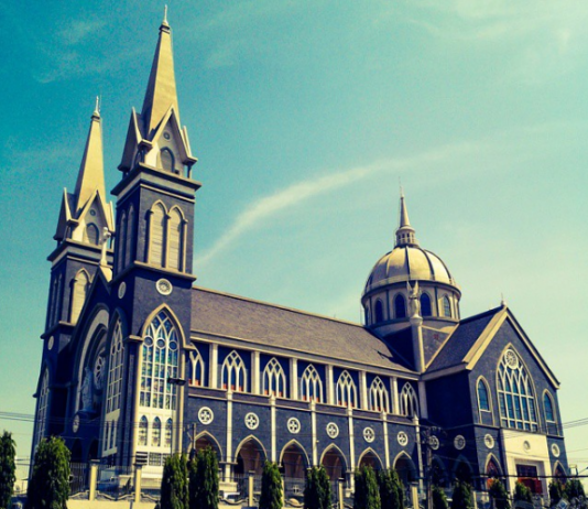 Nhà thờ chánh toà Phú Cường lộng lẫy trên từng góc ảnh