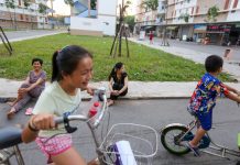 Cuộc sống trong khu nhà 100 triệu đồng ở Bình Dương