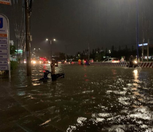 Hàng ngàn xe ‘chìm’ trên Quốc lộ 13 ở Bình Dương