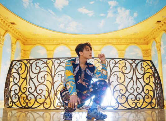 Hút thuốc, du thuyền ‘rởm’, quảng cáo lộ liễu… MV của Sơn Tùng nhà quê?