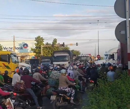 Cảnh sát giao thông sẽ chốt 24/24 tại một số điểm nóng giao thông ở Bình Dương