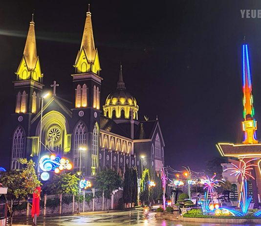 Ngắm bộ ảnh Thủ Dầu Một lung linh, huyền ảo dưới mưa đêm