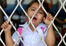 Bộ ảnh muôn kiểu khóc, ngáp cực hài hước, đáng yêu của các cô cậu học trò nhí trong ngày khai giảng