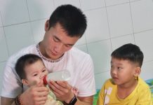 Bùi Tiến Dũng làm thiện nguyện ở Dĩ An dịp chung kết lượt đi AFC Cup