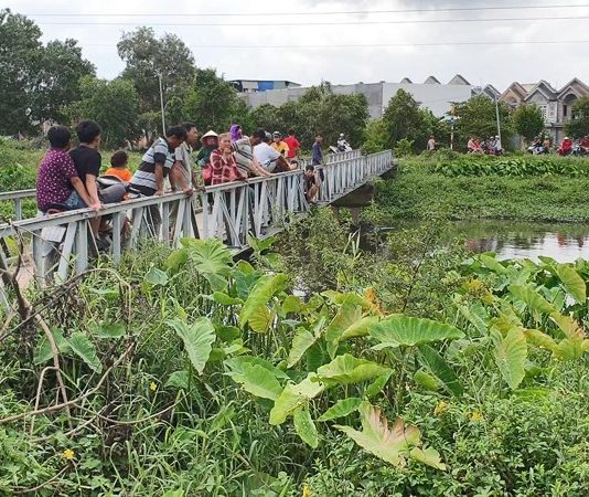Nam thanh niên gục trên xe máy tại Bình Dương