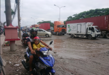 Dân oằn mình qua đường ‘tử thần’, chi chít ‘hố bom’ ở Bình Dương