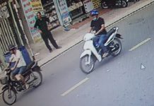 Lợi dụng trời mưa để… trộm xe máy