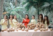 Đi hỏi vợ Bến Tre, nhà trai bị thách uống 100 trái dừa