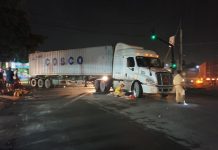 Thuận An: Người phụ nữ nghèo đi xe đạp bán trái cây bị container ôm cua cán ngang