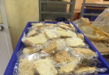 Bình Dương: Phát hiện hàng chục thùng cơm cháy, khô gà và chà bông mất vệ sinh chuẩn bị tuồn ra thị trường