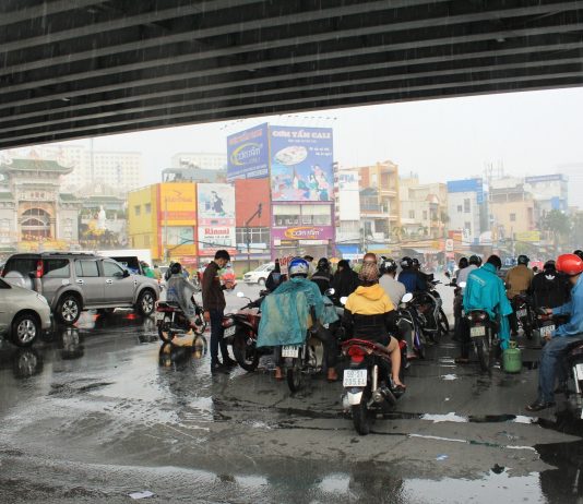 Mưa dông gió lớn trú ở đâu cho an toàn tính mạng?