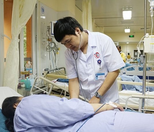 Sốc phản vệ nguy kịch sau khi ăn thịt gà và ruốc biển