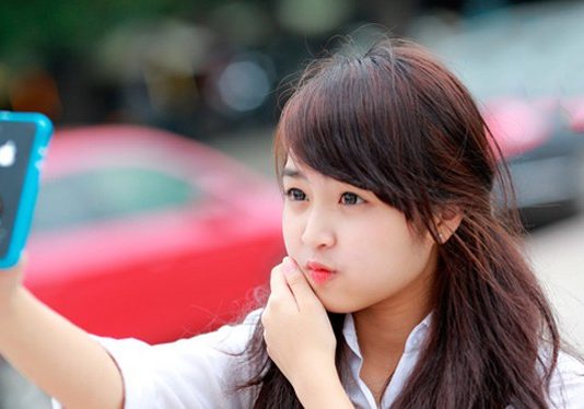 Giới trẻ Việt đăng ảnh selfie sau… 30 lần bấm máy