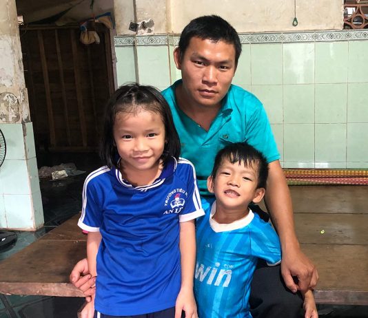 Phú Giáo: Xúc động người cha bị bệnh động kinh, một mình nuôi 2 con nhỏ