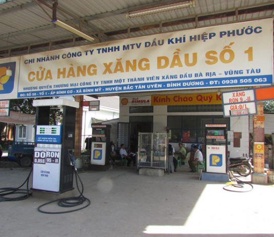 Đình chỉ và rút giấy phép nhiều cửa hàng bán xăng kém chất lượng tại Bình Dương