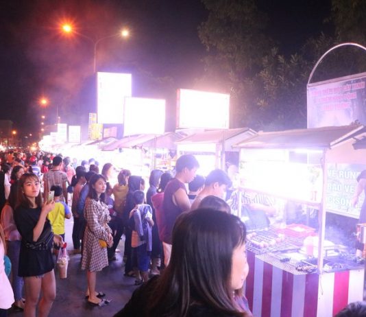 Trộm cắp, móc túi lộng hành ở lễ hội ẩm thực đường phố Bình Dương