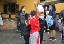 Phụ huynh đau đầu tìm cách gửi con trong mùa dịch Corona